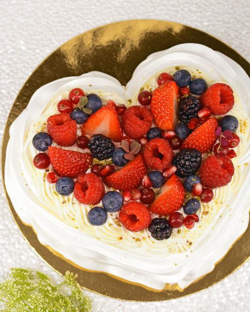 Heart-shaped Pavlova cake