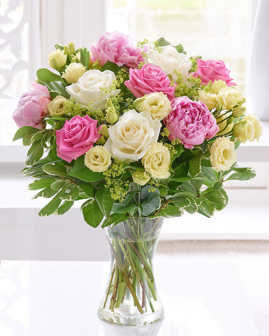 Rosy temptation | Roses | Interflora Lithuania. Flower Delivery