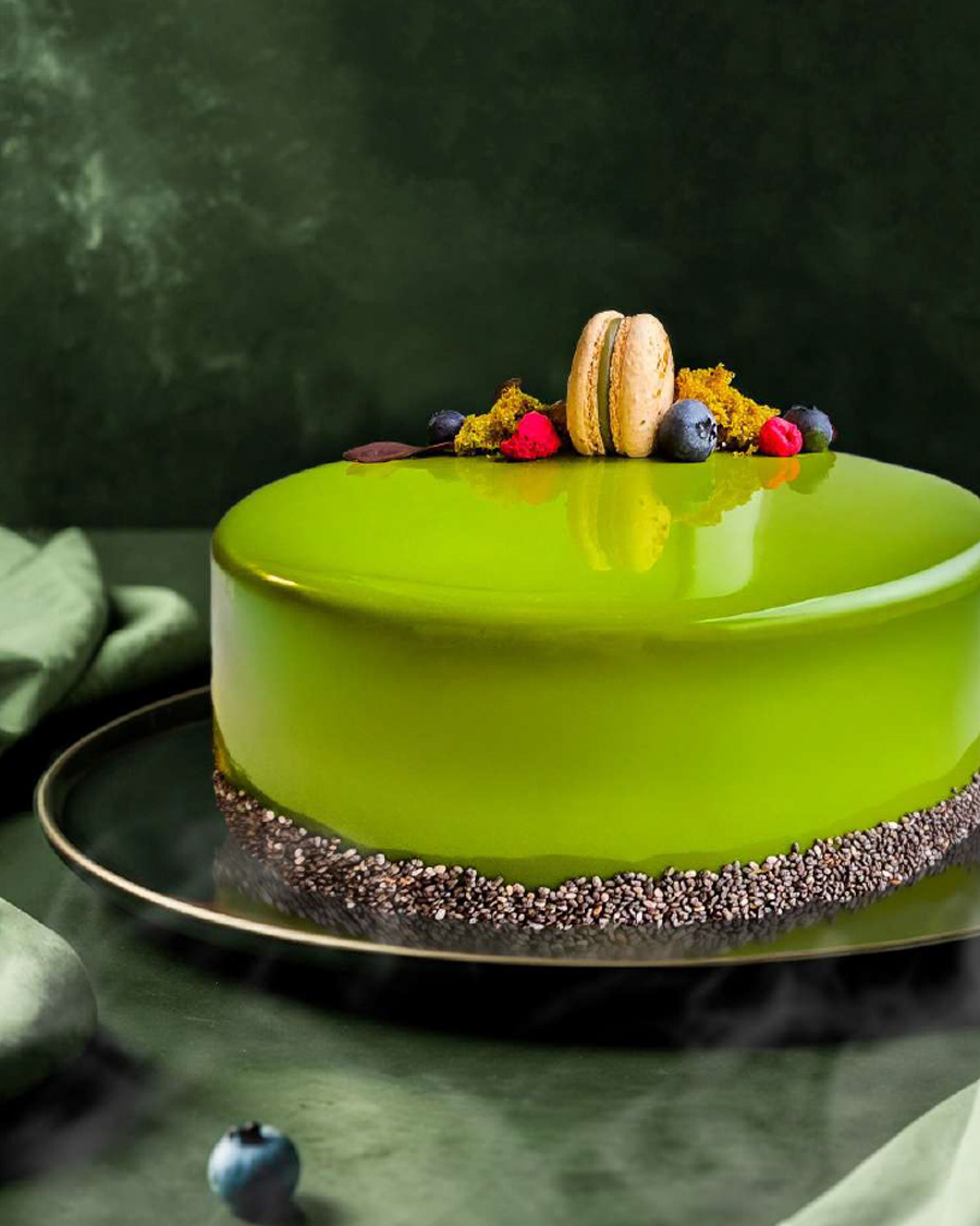 Pistachio and raspberry cake